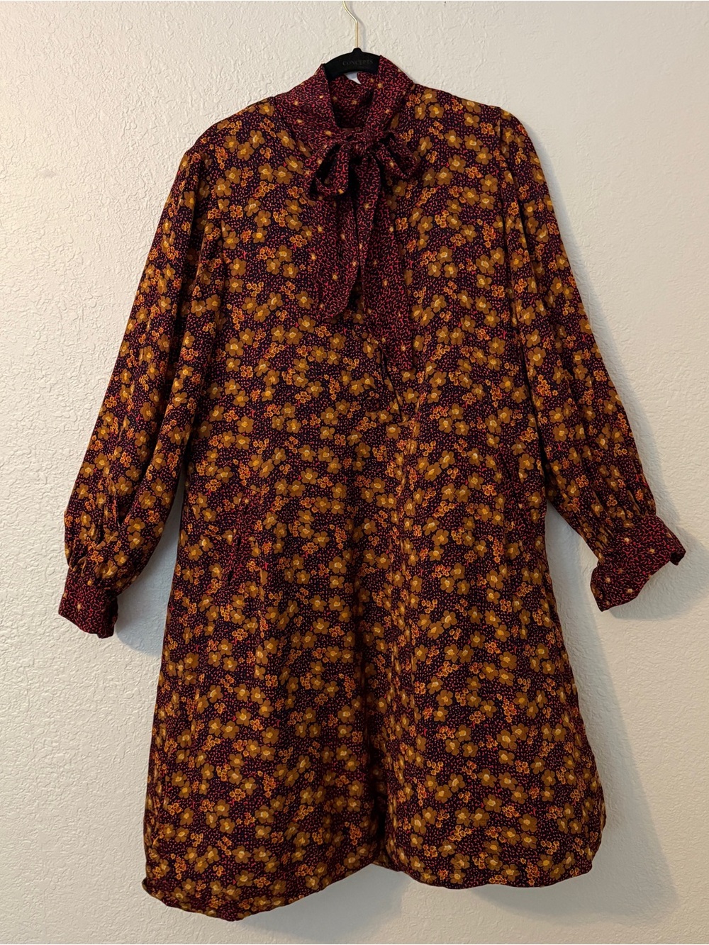 Vintage 1970s Floral Scarf Print Tie-Neck Long Sleeve Dress